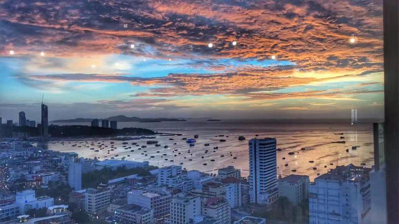 The Base Central Pattaya Exterior photo