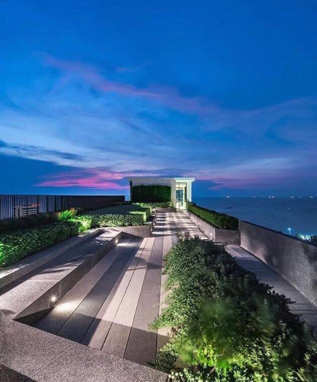 The Base Central Pattaya Exterior photo
