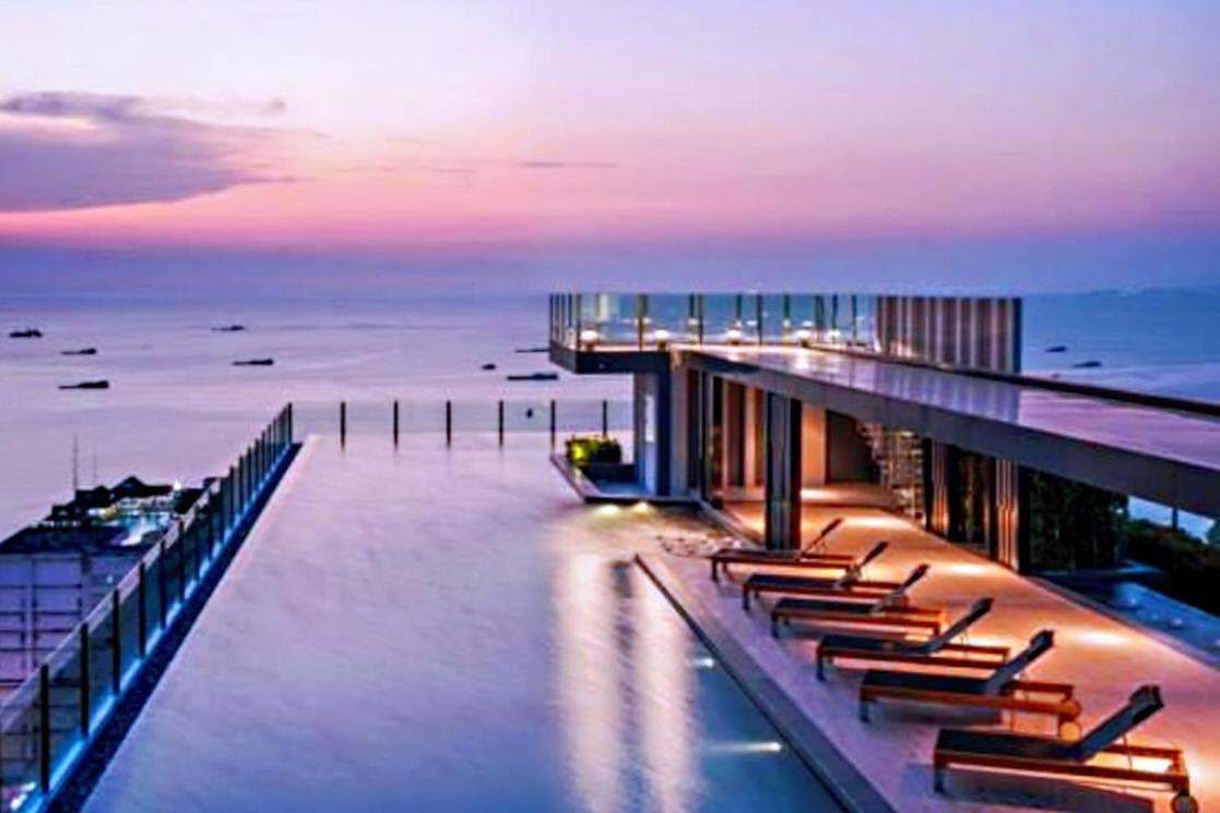 The Base Central Pattaya Exterior photo