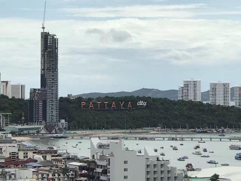 The Base Central Pattaya Exterior photo