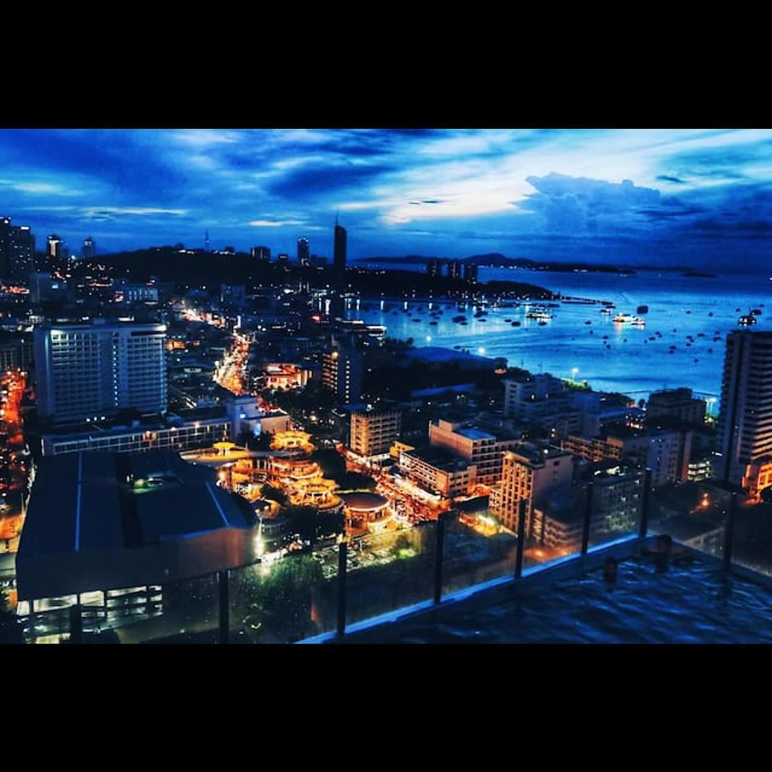 The Base Central Pattaya Exterior photo