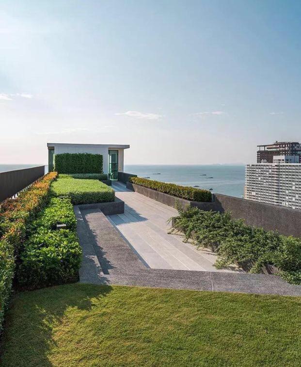 The Base Central Pattaya Exterior photo